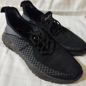 Women's Run X sneakers, size 9.5